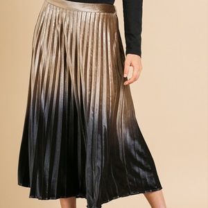 Velvet pleated ombré skirt